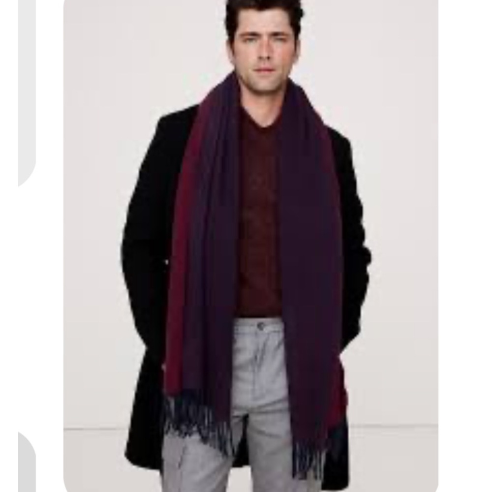 BANANA REPUBLIC ITALIAN WOOL CASHMERE BURGUNDY WINE SCARF WITH NAVY FRINGE